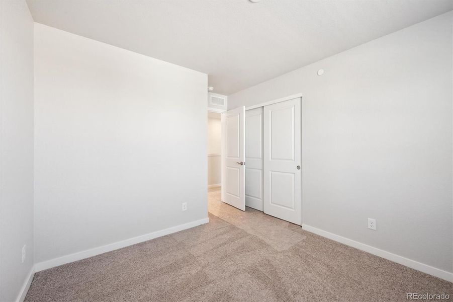 Spacious, unfurnished interior of a new home in Legato, Commerce City (Image 17).