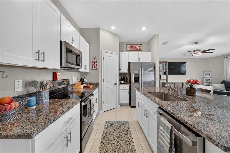 Furnished interior view inside a new home in , Bartow (Image 54).