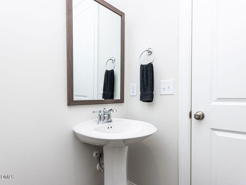 010-1280x960-half-bath 010-1280x960-half-bath