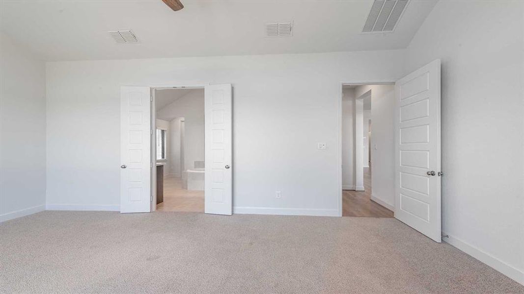 Spacious, unfurnished interior of a new home in Talon Hills 60'/70', Fort Worth (Image 13). Spacious, unfurnished interior of a new home in Talon Hills 60'/70', Fort Worth (Image 13).
