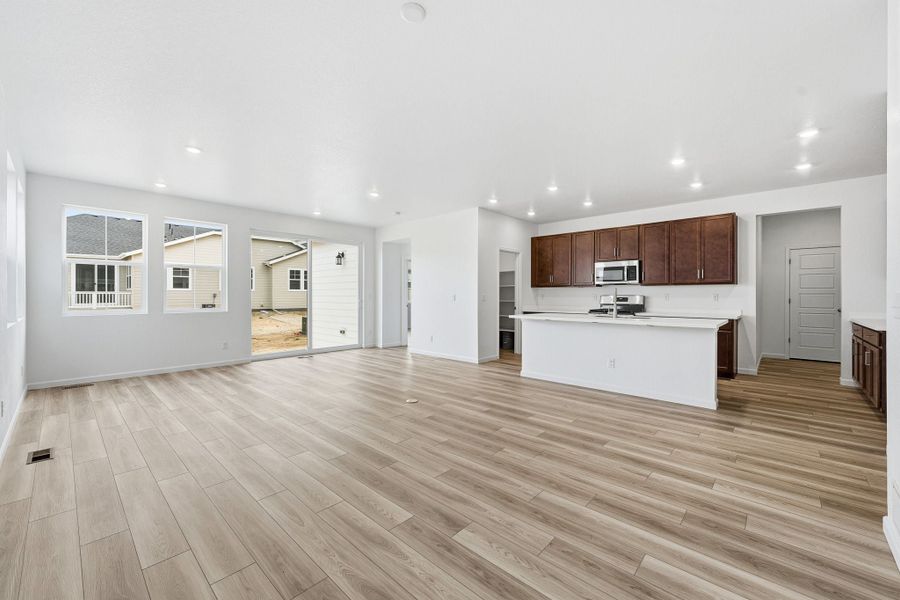 Spacious, unfurnished interior of a new home in The Aurora Highlands, Aurora (Image 12).