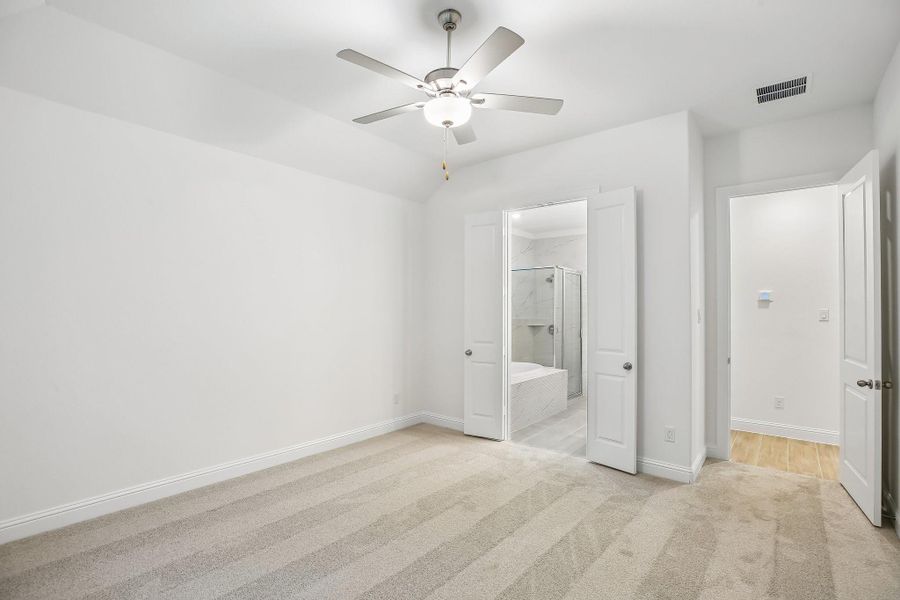 Spacious, unfurnished interior of a new home in Woodhavyn 40', Magnolia (Image 12). Spacious, unfurnished interior of a new home in Woodhavyn 40', Magnolia (Image 12).