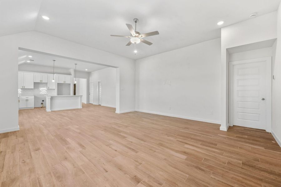 Spacious, unfurnished interior of a new home in Crosby Farms, Crosby (Image 8).