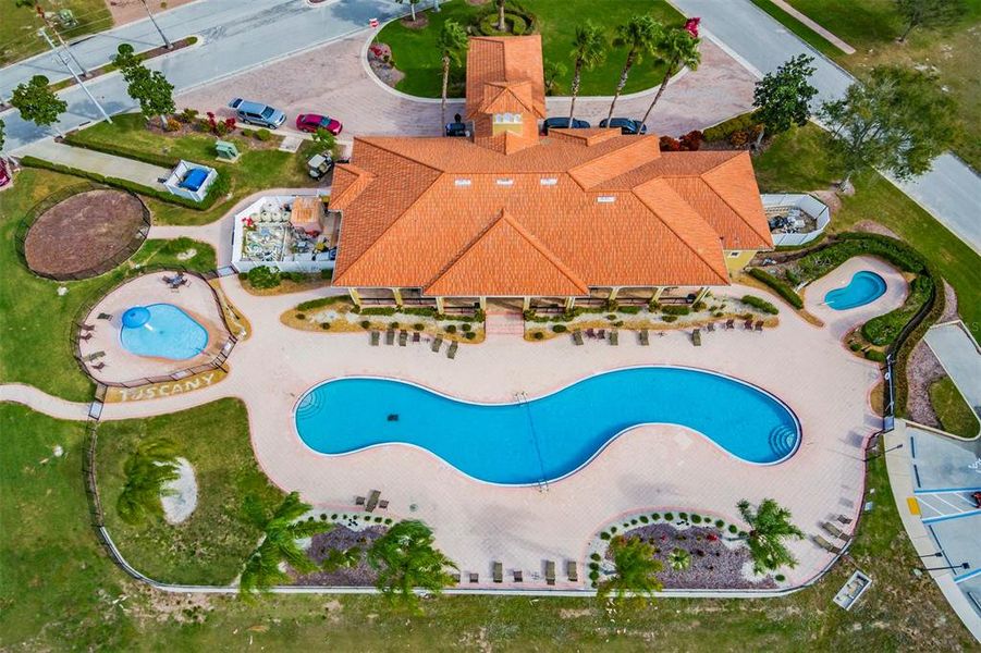 Community amenities in , Poinciana (Image 19).