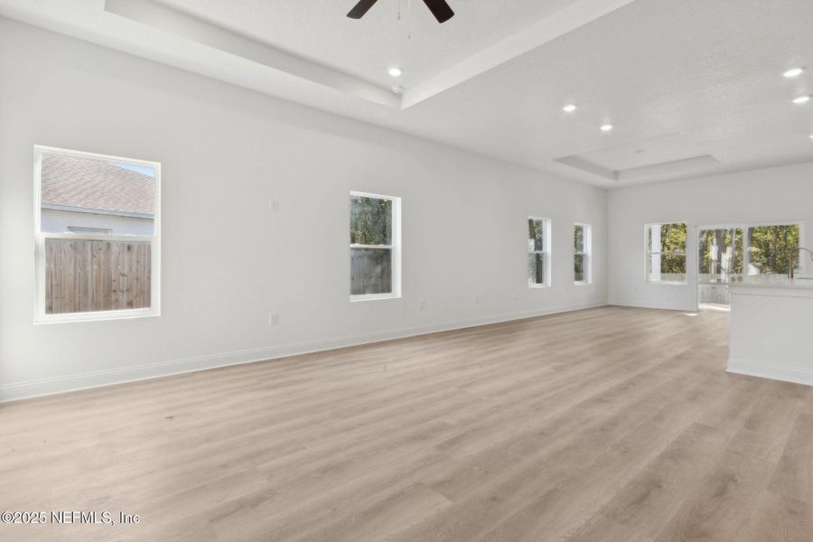 Spacious, unfurnished interior of a new home in , Middleburg (Image 37).