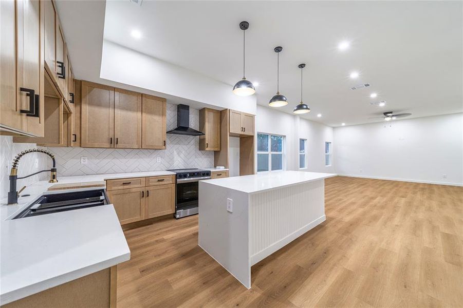 Furnished interior view inside a new home in , Dallas (Image 9).
