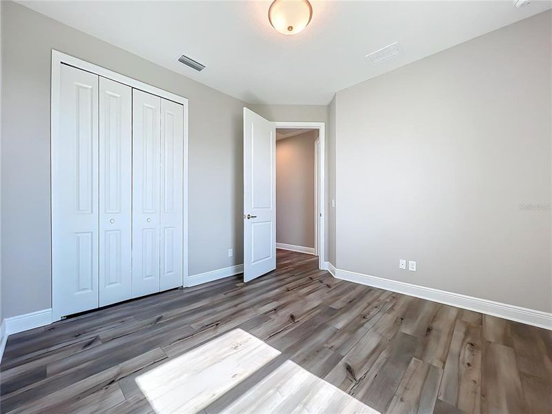 Spacious, unfurnished interior of a new home in Watercolor Place, Bradenton (Image 43).