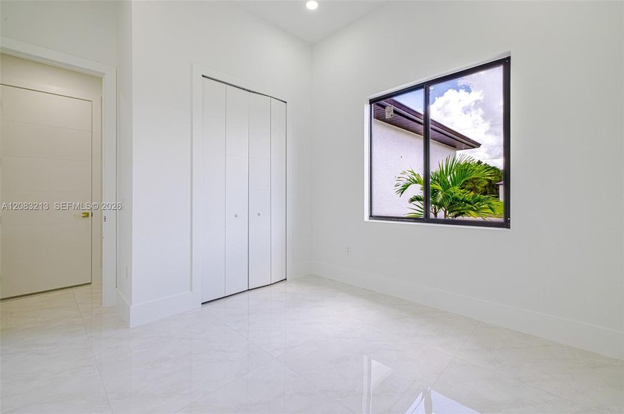Spacious, unfurnished interior of a new home in , Lehigh Acres (Image 23).