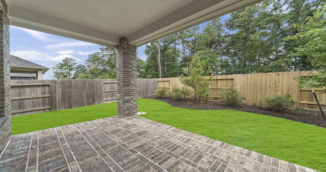 Exterior details and patio area of a home in Wood Leaf Reserve, Tomball (Image 24).