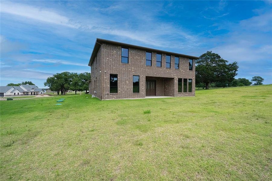Exterior details and patio area of a home in , Corsicana (Image 25).