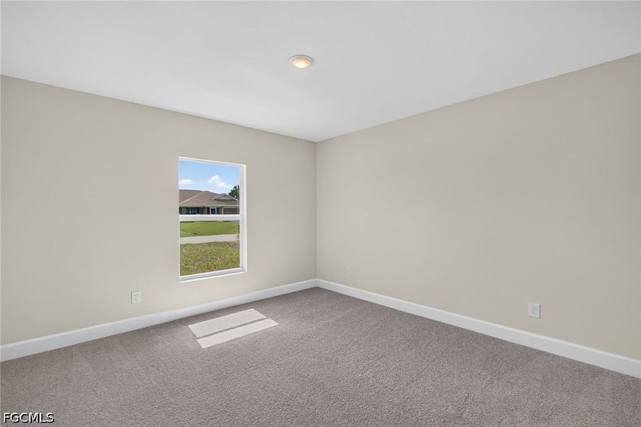 Spacious, unfurnished interior of a new home in Cape Coral, Cape Coral (Image 18).
