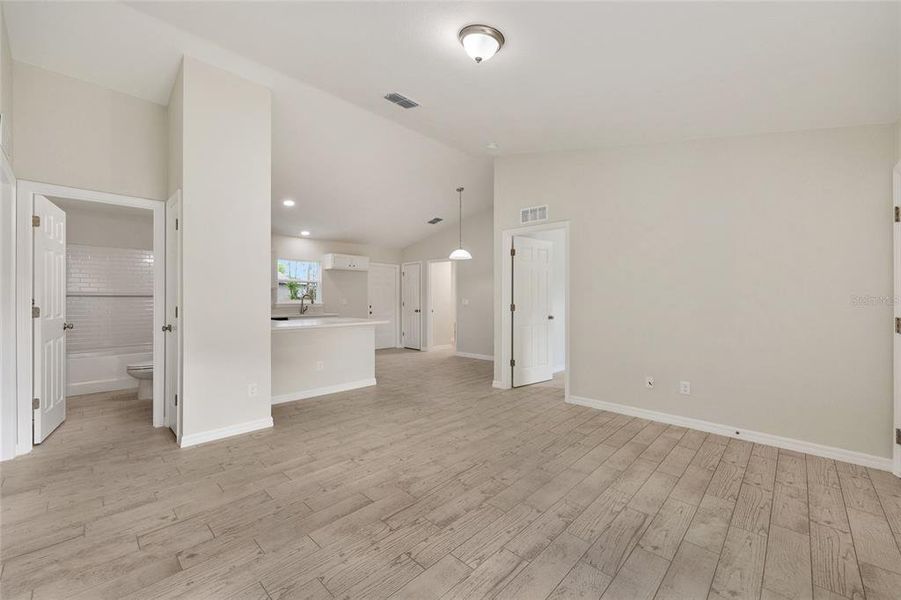 Spacious, unfurnished interior of a new home in , Ocala (Image 33).