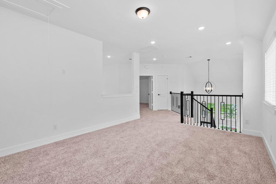 Spacious, unfurnished interior of a new home in Wood Leaf Reserve, Tomball (Image 18).