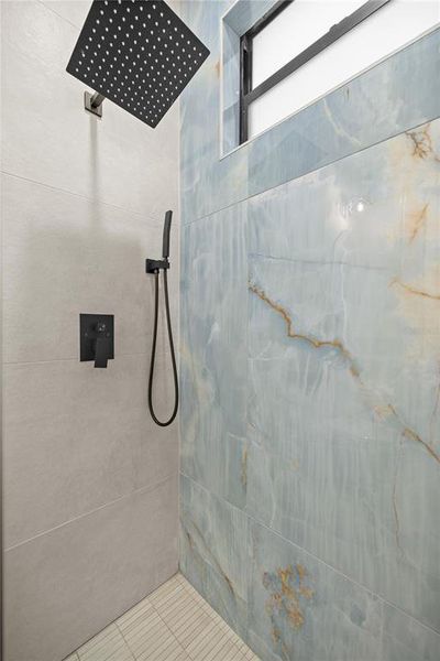 Close-up of interior finishes inside a home in , Dunnellon (Image 11).