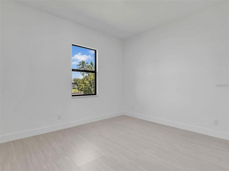 Spacious, unfurnished interior of a new home in , Cape Coral (Image 21).