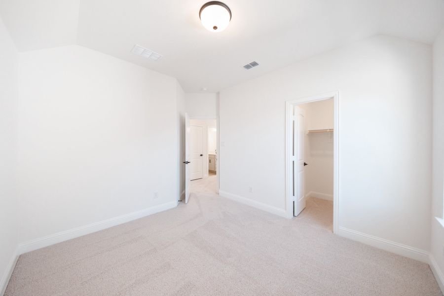 Spacious, unfurnished interior of a new home in Treeline, Justin (Image 18).