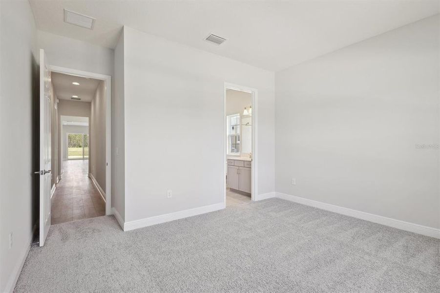 Spacious, unfurnished interior of a new home in Two Rivers, Zephyrhills (Image 12).