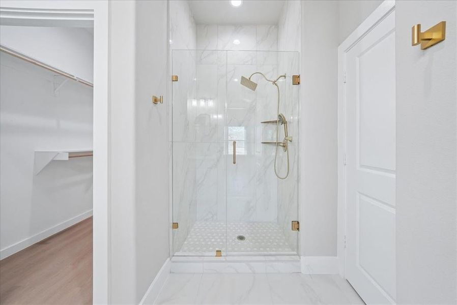 Spacious, unfurnished interior of a new home in , Waxahachie (Image 23).