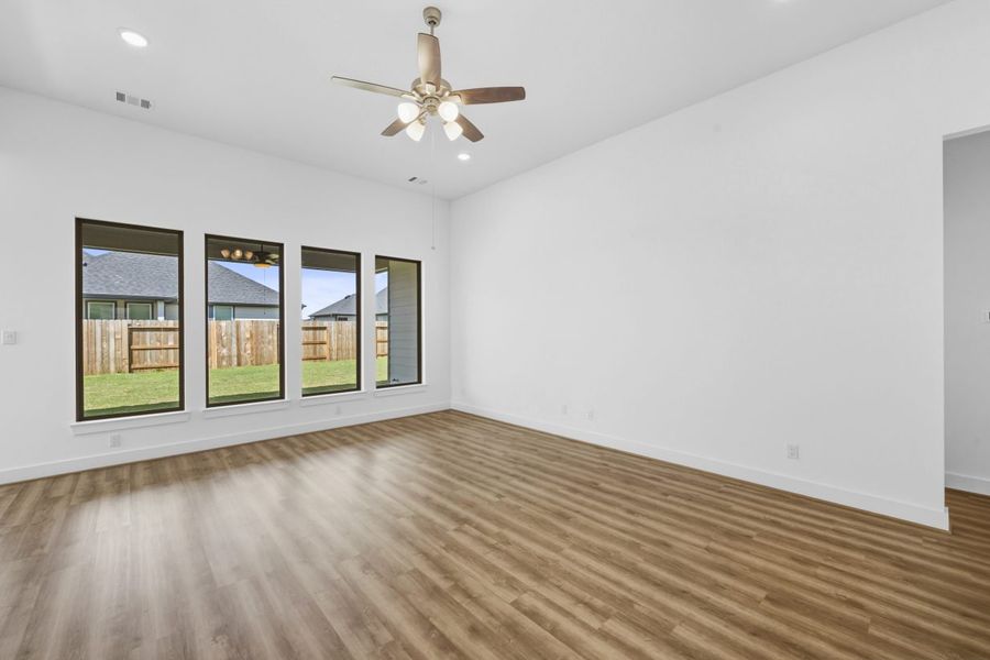 Spacious, unfurnished interior of a new home in Attwater, Waller (Image 8).