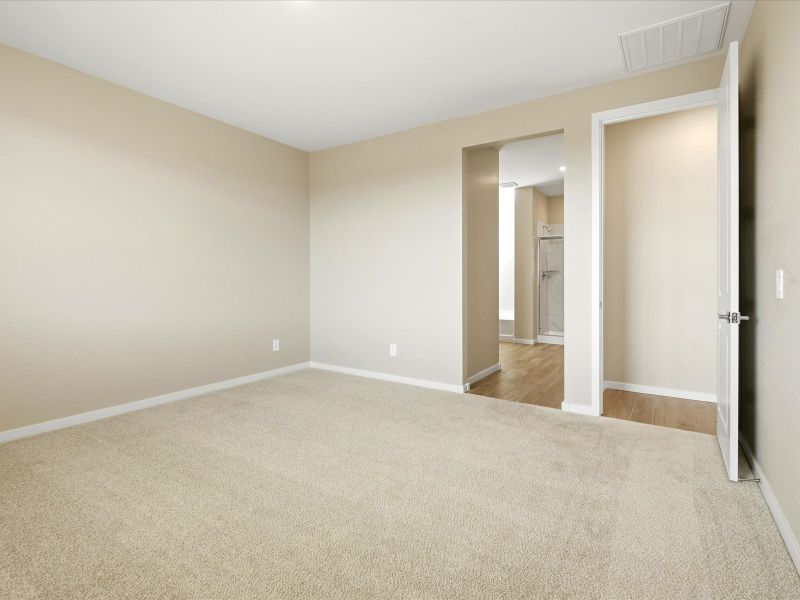 Spacious, unfurnished interior of a new home in White Tank Foothills Reserve Series, Waddell (Image 14).