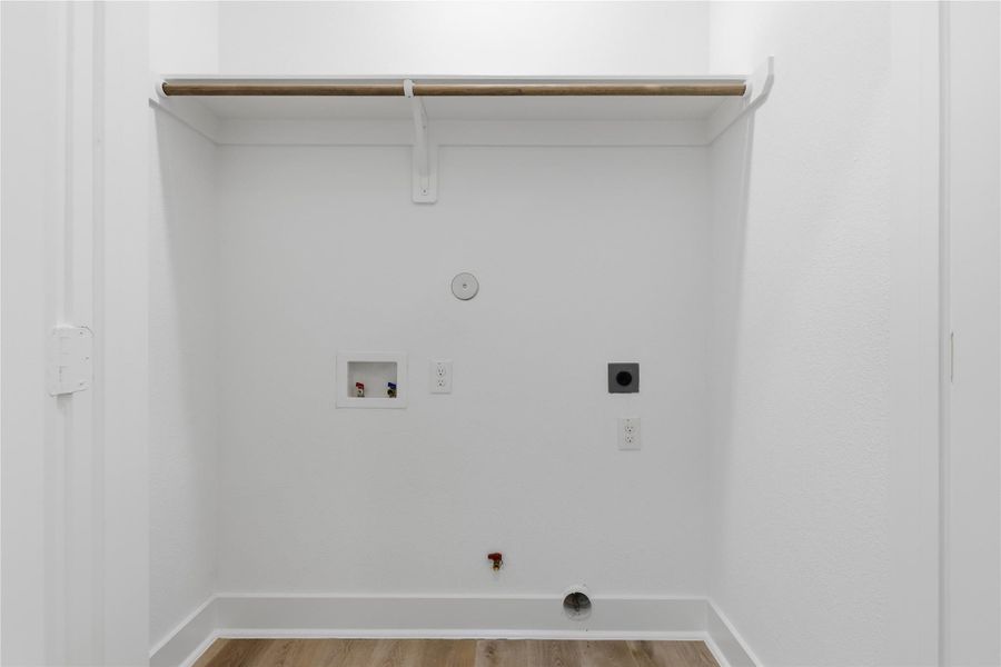 Spacious, unfurnished interior of a new home in , Houston (Image 24).