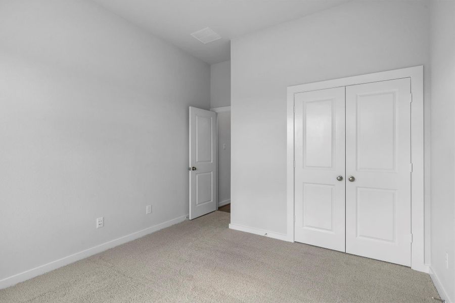 Spacious, unfurnished interior of a new home in Sienna 45', 50', Missouri City (Image 23). Spacious, unfurnished interior of a new home in Sienna 45', 50', Missouri City (Image 23).