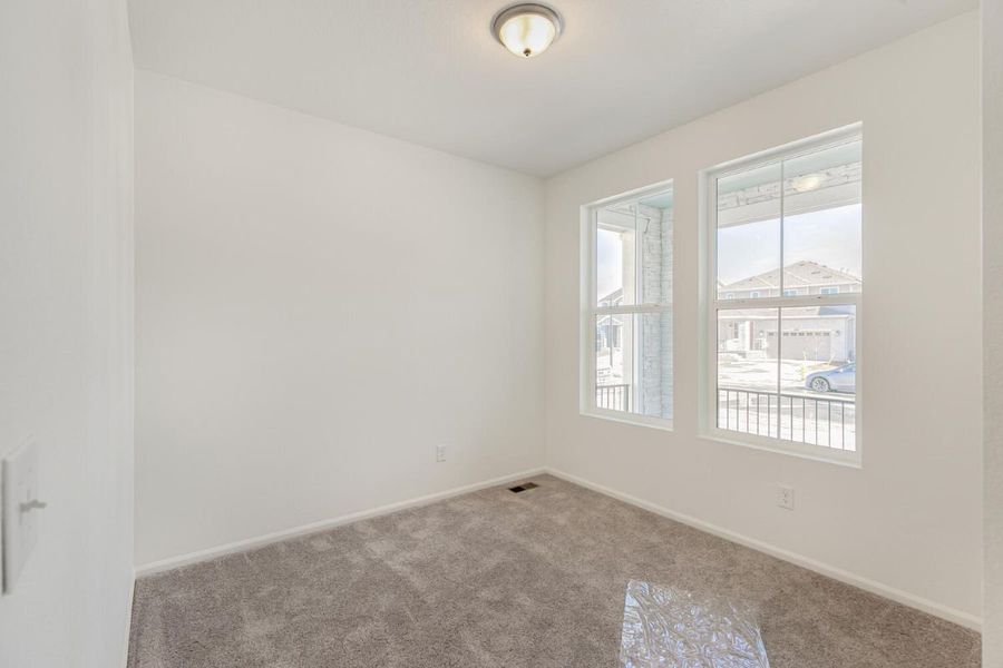 Spacious, unfurnished interior of a new home in Murphy Creek Reserve, Aurora (Image 20).