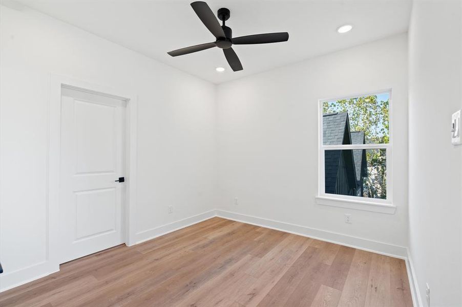 Secondary Bedroom.