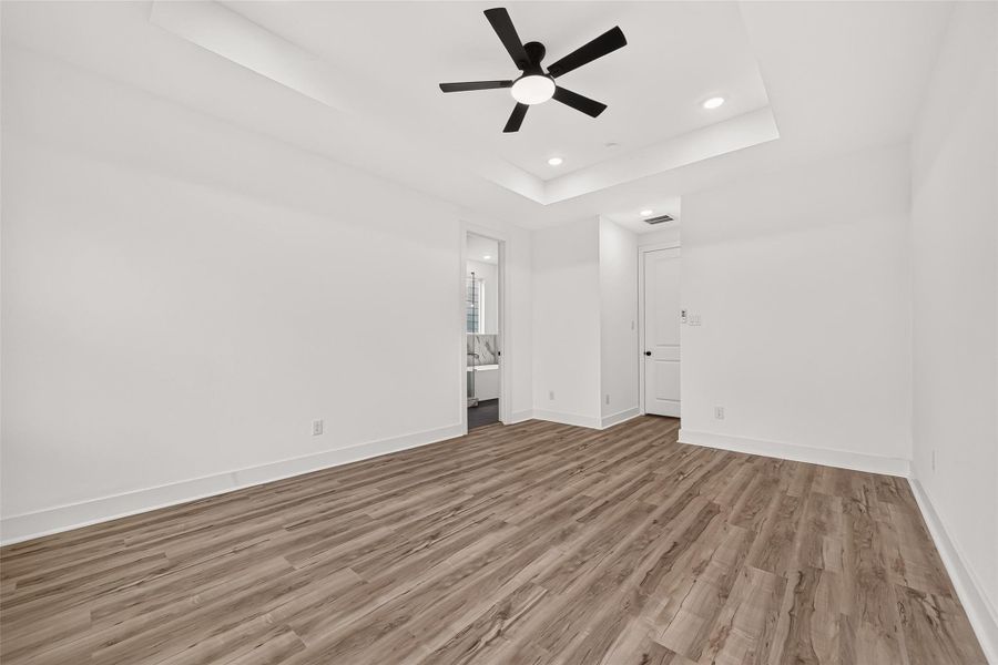 Spacious, unfurnished interior of a new home in , Houston (Image 47).