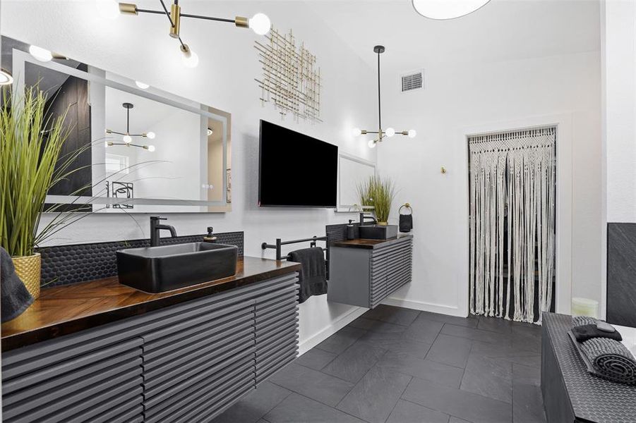 Furnished interior view inside a new home in , Granbury (Image 23).