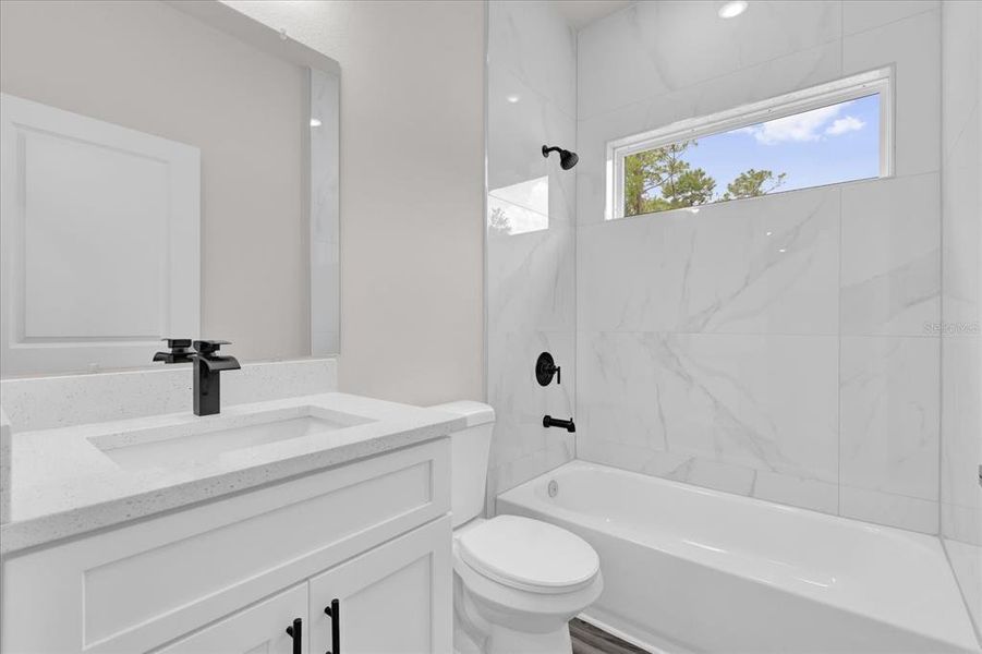 Spacious, unfurnished interior of a new home in , Ocala (Image 6).