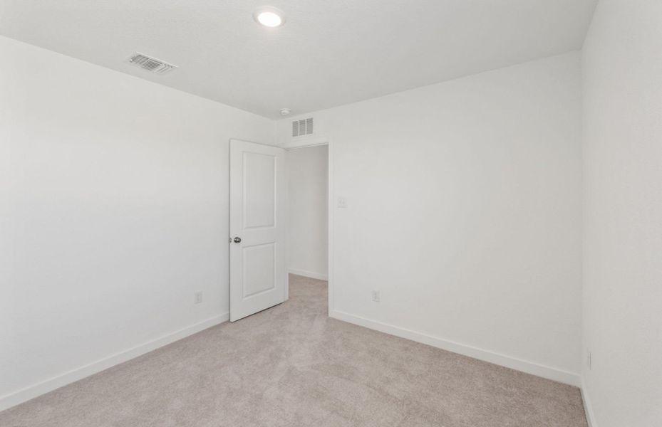 Spacious, unfurnished interior of a new home in Sonterra, Jarrell (Image 15).