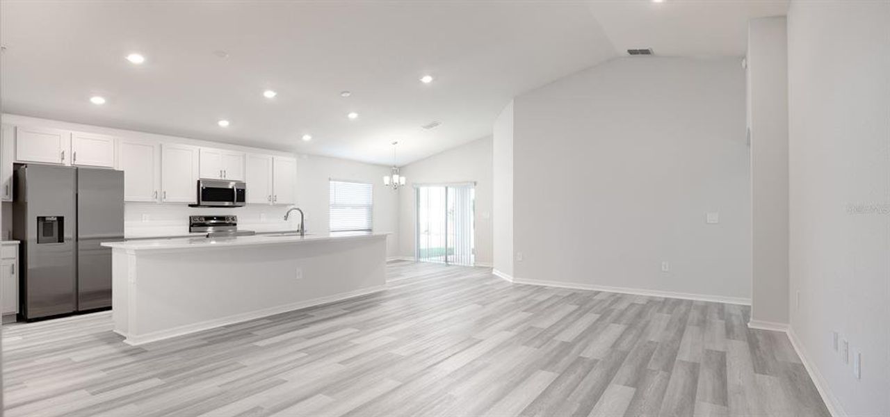 Spacious, unfurnished interior of a new home in Summerlake Estates, Auburndale (Image 11).