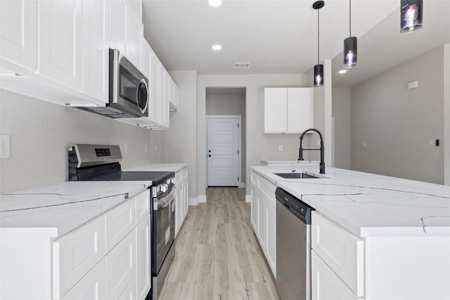 Please note: Photos shown are not of the actual homes but are of the same floorplan. Finishes and features may vary. Please note: Photos shown are not of the actual homes but are of the same floorplan. Finishes and features may vary.