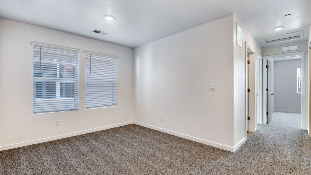 Spacious, unfurnished interior of a new home in Settlers Crossing, Commerce City (Image 19).