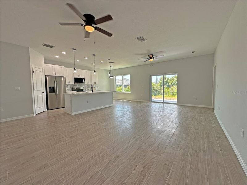 Spacious, unfurnished interior of a new home in , Port Charlotte (Image 19).