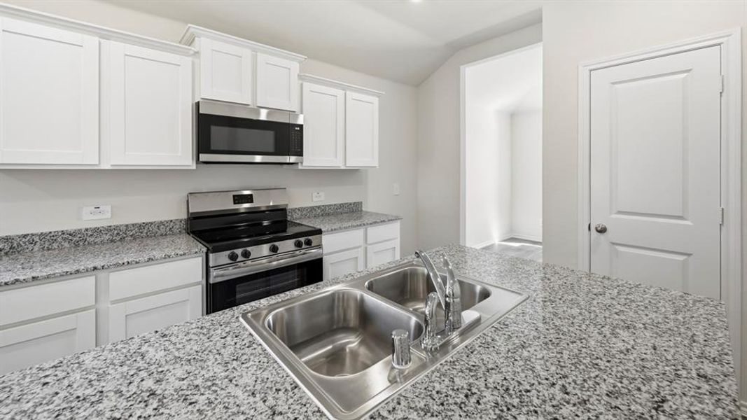 Furnished interior view inside a new home in Sweetwater Springs, Sherman (Image 17).