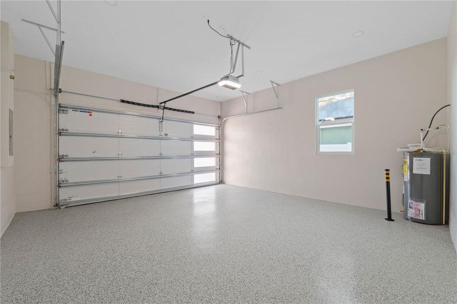 Spacious, unfurnished interior of a new home in , Tampa (Image 38).