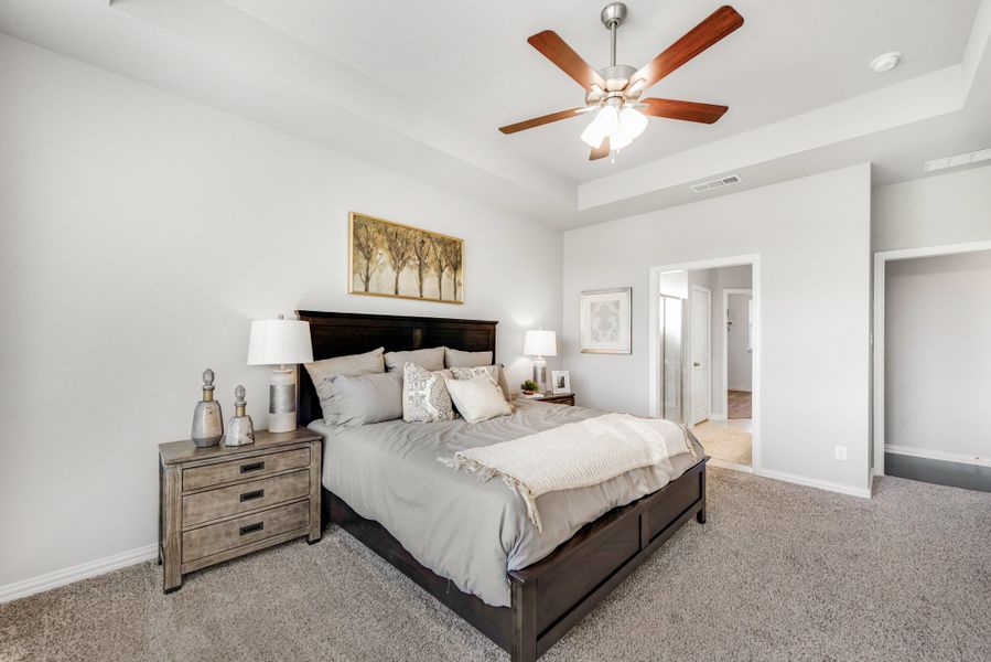 Furnished interior view inside a new home in Oak Valley, Terrell (Image 56).