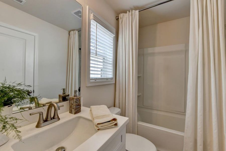 Furnished interior view inside a new home in Magnolia Grove, Mableton (Image 69). Furnished interior view inside a new home in Magnolia Grove, Mableton (Image 69).