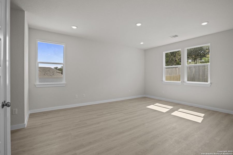 Spacious, unfurnished interior of a new home in Rosemont Hill, San Antonio (Image 26). Spacious, unfurnished interior of a new home in Rosemont Hill, San Antonio (Image 26).