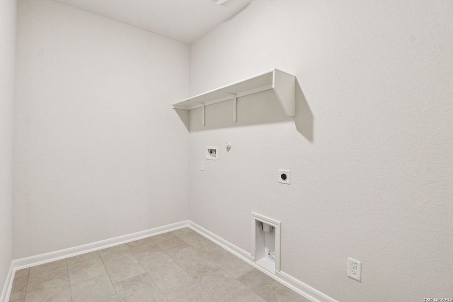 Spacious, unfurnished interior of a new home in Kallison Ranch, San Antonio (Image 17).