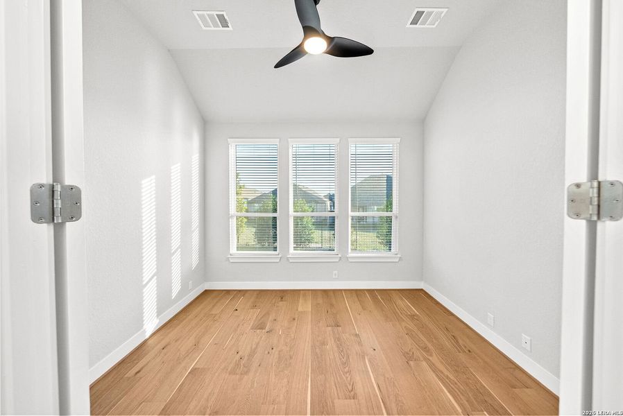 Spacious, unfurnished interior of a new home in Ventana, Bulverde (Image 57).