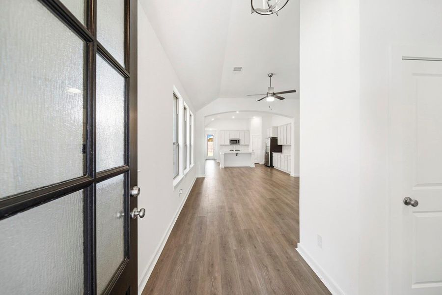 Spacious, unfurnished interior of a new home in Brookewater, Rosenberg (Image 14).