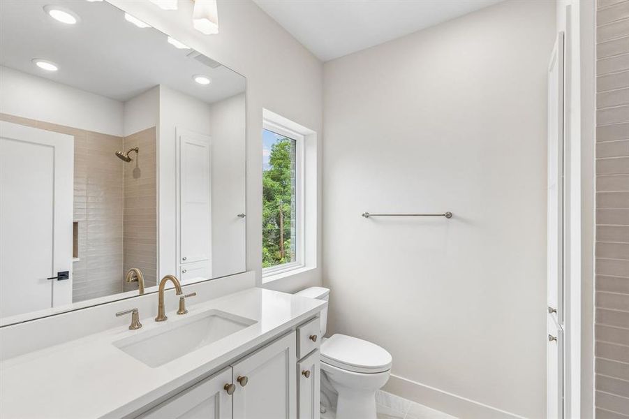 Ensuite bath