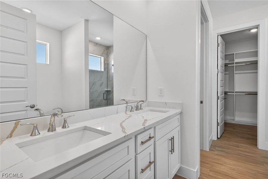 Furnished interior view inside a new home in Cape Coral, Cape Coral (Image 31).