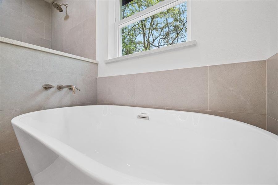 Close-up of interior finishes inside a home in , Dunnellon (Image 19).