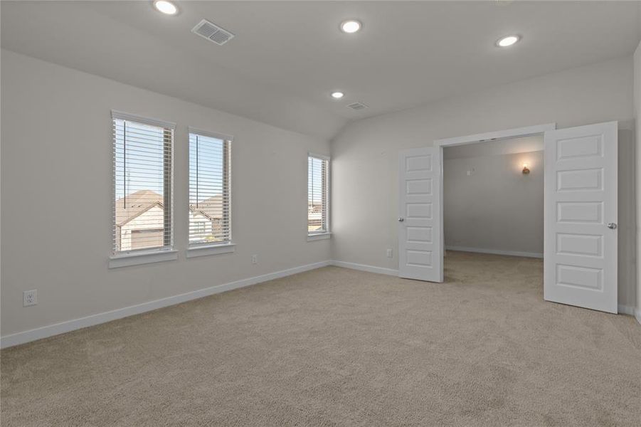 Spacious, unfurnished interior of a new home in LakePointe, Lavon (Image 24).