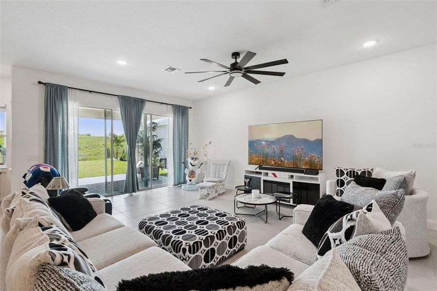 Furnished interior view inside a new home in , Winter Garden (Image 53).
