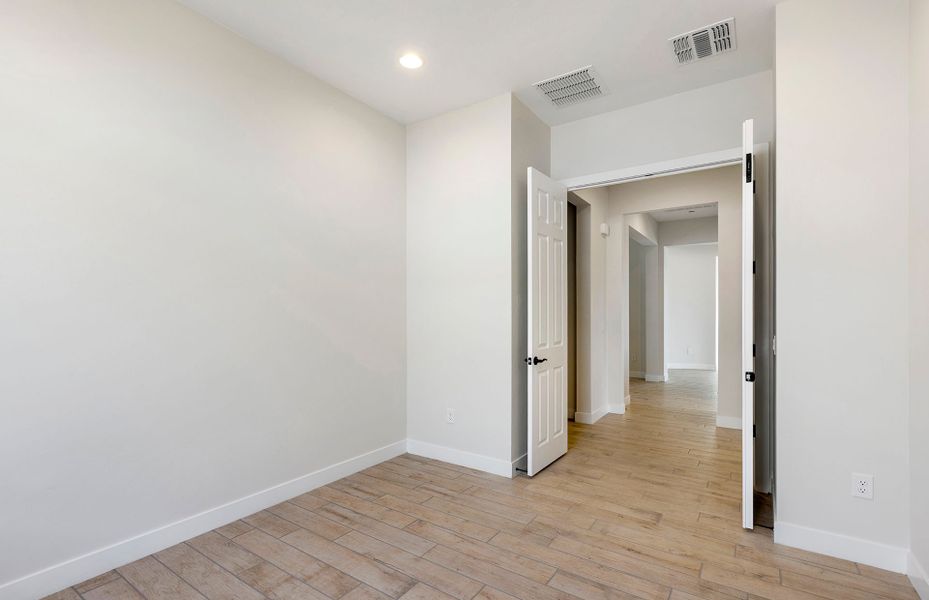 Spacious, unfurnished interior of a new home in Vistoso Canyon Estates, Oro Valley (Image 29).